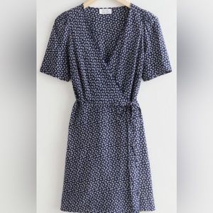 & other stories printed scallop wrap mini dress. NEW. Navy floral. Size 10